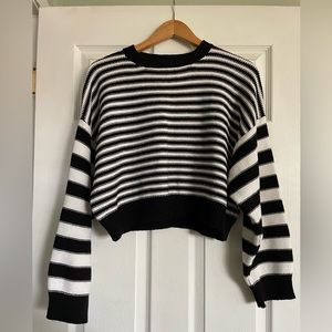 Forever 21 black & white striped crop sweater Sz medium
